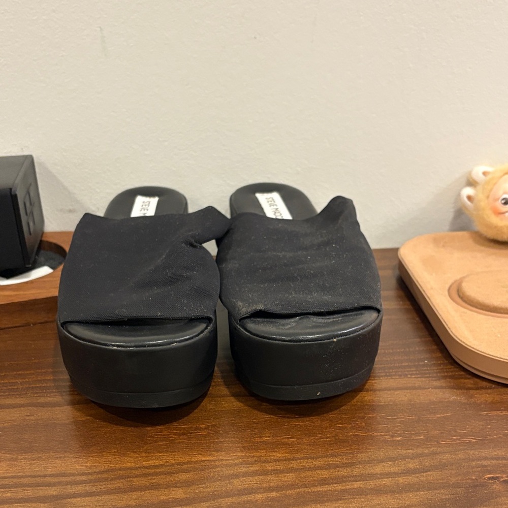 Steve Madden Slinky Black Slides